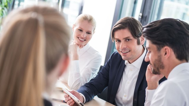 Hallo Industrie! - Berufseinstieg in den außerakademischen Arbeitsmarkt